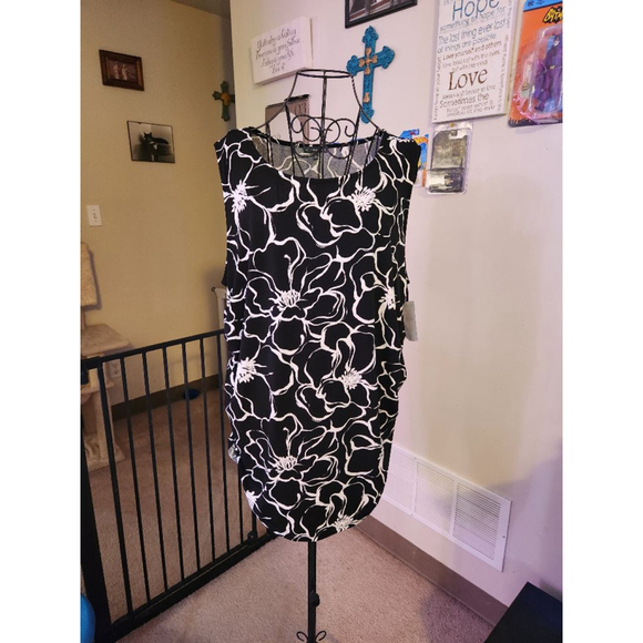 Adrianna Papell Tops - Adrianna Papell Sleeveless Top